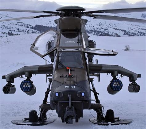 重型武直的开端：美国阿帕奇武装直升机，空中打击的无敌之剑