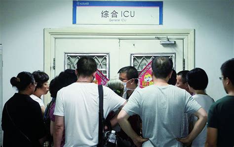 北京当街重摔女童男子被刑拘 女童尚在抢救_社会新闻_温州网