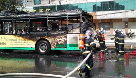 武汉公交车自燃 乘客安全逃生无伤亡|交通事故 - 驾照网