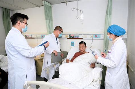 中西医协同诊疗——柳州市人民医院推行“中医进病房”提升患者就医体验-柳州市人民医院