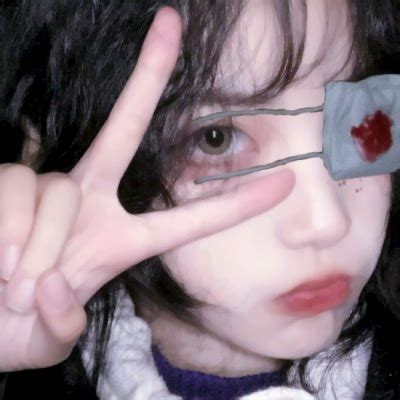 非主流照片做头像的女生