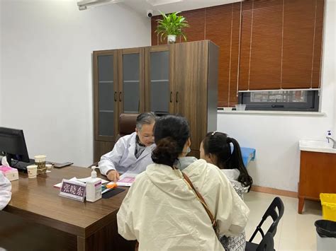 海军总医院陪诊师的工作内容	医院跑腿收费标准护士全程协助陪同挂号跑腿，就医绿色通道方便快捷的简单介绍