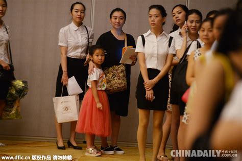 南航“妈咪空姐”招聘 85后妈妈带6岁女儿报名[2]- 中国日报网