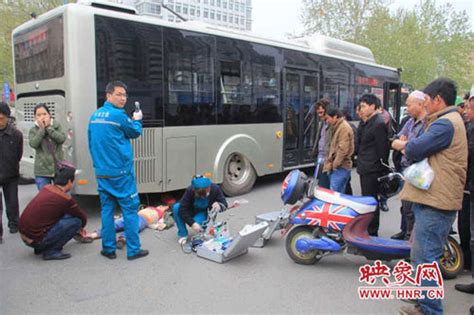 郑州街头车祸 女子乘电动车跌落被公交碾压身亡——人民政协网