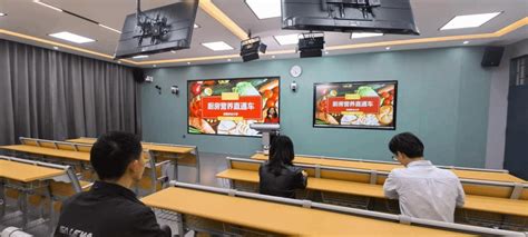 “沉浸式远程直播互动教室”正式落成并启用-现代教育中心