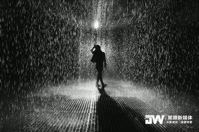 一个人在雨中图片,一个人站在雨中图片,雨中图片一个人_大山谷图库