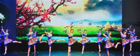 肥乡迎华舞队广场舞《踏歌起舞的中国》，歌美舞美！_凤凰网视频_凤凰网