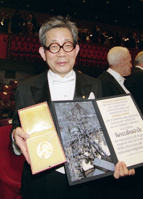 "我写的是人类尊严",诺奖得主大江健三郎去世 - 周末画报