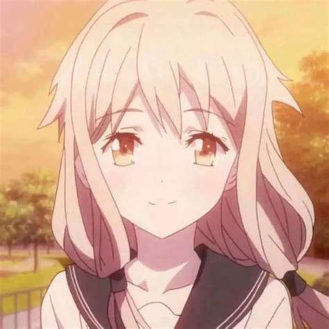 甜美女生头像眯眼动漫版