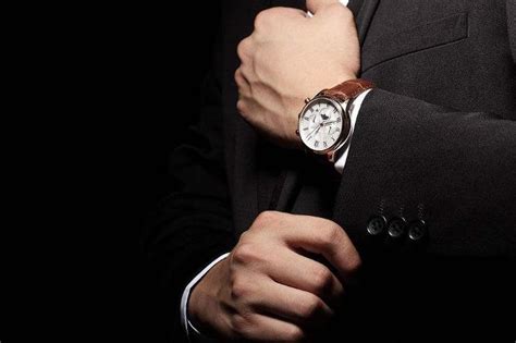 男人戴手表的禁忌，男生手表戴左带右有讲究吗-528时尚