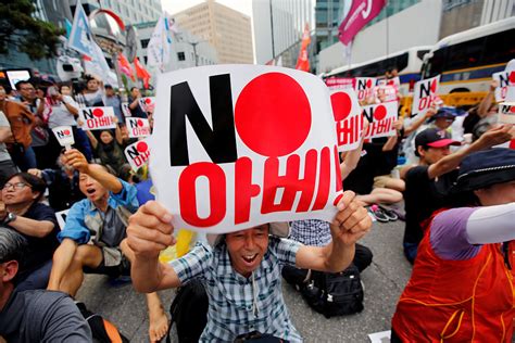 尹锡悦施政差评率升至60% 韩民众举行示威抗议访日