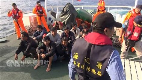 台湾今凌晨再扣一艘大陆渔船 10名大陆渔民被抓_手机凤凰网