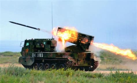 中国第二代履带式自行火箭炮，机械化步兵师的火箭炮