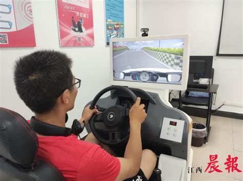“游戏”打通关再去开真车 上海多家驾校推出“智能驾培”_教育_新民网