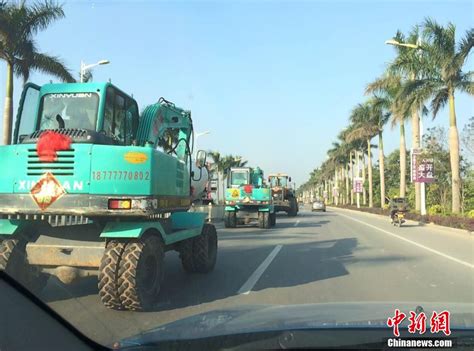 广西钦州：挖掘机迎亲队巡街(组图)|钦州市|广西_凤凰资讯