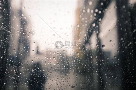 窗外的雨滴夏日的雨天高清图片下载-正版图片505040118-摄图网