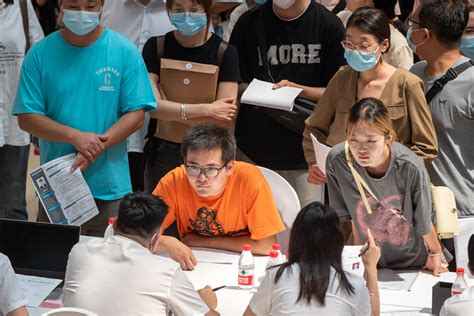 市人社局组织千名高校毕业生参加宝丰集团2022年专场招聘会_固原市人民政府