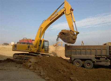 水上挖掘机出租作业 -- 洪湖市大沙黑马水利机械设备租赁经营部