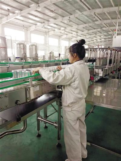 记者探访百威啤酒昆明工厂：生产线上藏了一项黑科技_云南看点_社会频道_云南网