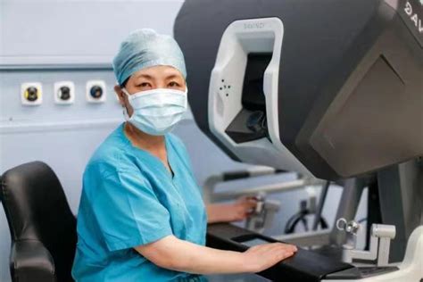 完美｜达芬奇机器人微创单孔手术取出巨大子宫肌瘤不留痕_机器人网