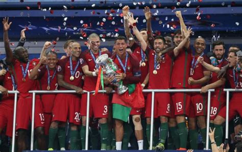 细数葡萄牙国家队史上的四大足球巨星，就连C罗也要顶礼膜拜！|菲戈|葡萄牙|C罗_新浪新闻