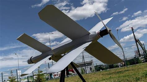 俄顶级无人机，柳叶刀最大速度110公里，能打击半径40公里内目标|无人机_新浪新闻