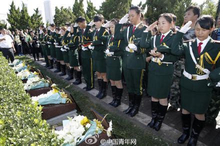 天津港爆炸6位牺牲公安烈士下葬_新闻频道_中国青年网