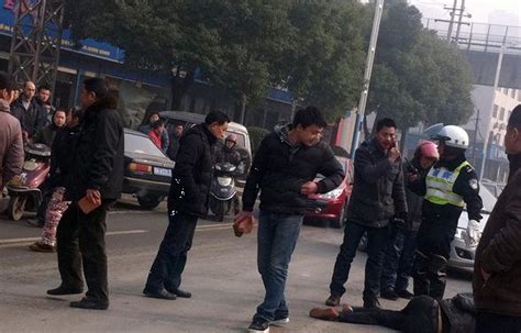 长沙5男子当街开枪抢劫 受害人刚从银行取款_天下_新闻中心_长江网_cjn.cn