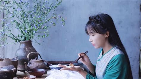 李子柒新视频 李子柒新一期视频以茶为主题……_新浪新闻