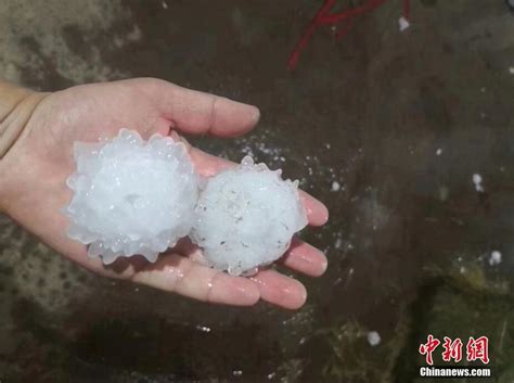 甘肃敦煌出现冰雹天气 最大直径1.3厘米-图片-中国天气网