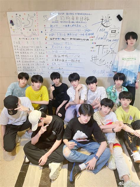 TF家族三代团体照图片 TF家族三代团体照图片