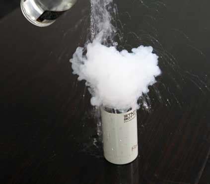 七、液氮生物容器只能用于盛装液氮，不能盛装其他冷藏剂。