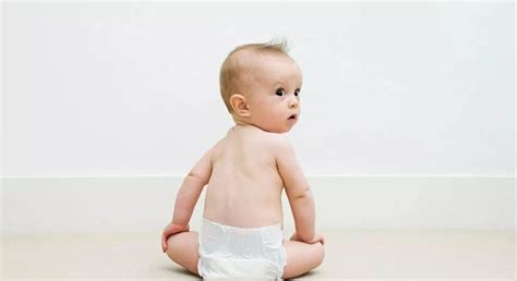 婴儿穿纸尿裤好还是尿布好（尿布PK纸尿裤）-幼儿百科-魔术铺