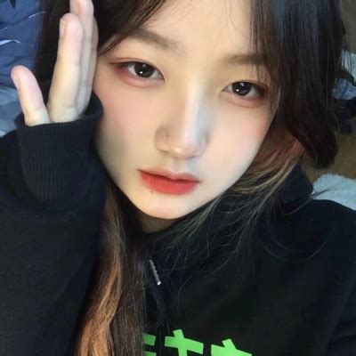 比较温柔点头像女生
