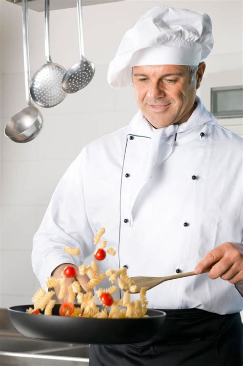 如何做一个合格的厨师长？这有12条建议_厨房岗位职责_职业餐饮网