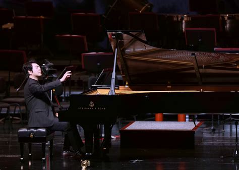 中国钢琴家郎朗受邀在英国查尔斯国王加冕音乐会上演奏|郎朗|伦敦|国王_新浪新闻