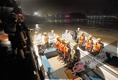 重庆货船翻沉致2人失踪 扶正至少需一两天 - 社会 - 东南网