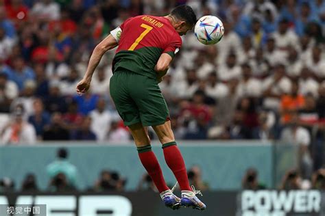 高清图：葡萄牙2-0乌拉圭 B费双响拥抱C罗庆祝-搜狐大视野-搜狐新闻
