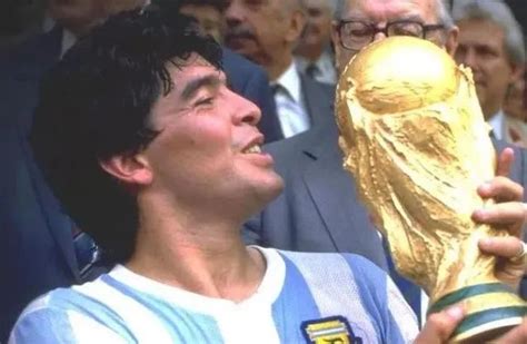 世界媒体头版悼念马拉多纳：足球上帝已死 再见迭戈！