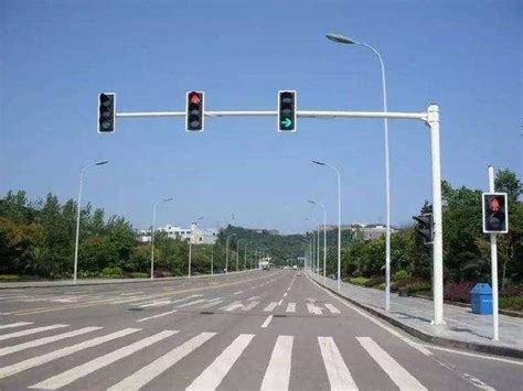 红绿灯停止线是哪条线_车主指南