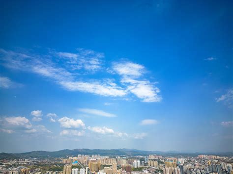 六月的天空图片