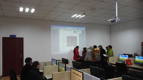 自贡市图书馆中老年人电脑培训班受欢迎--自贡市图书馆
