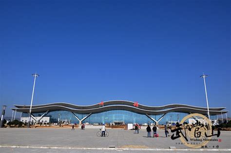 十堰武当山机场，距离武当山大约半小时路程，机场小而干净|武当山|候机室|十堰_新浪新闻