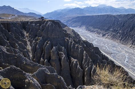 新疆雅丹地貌五彩城 - 中国国家地理最美观景拍摄点