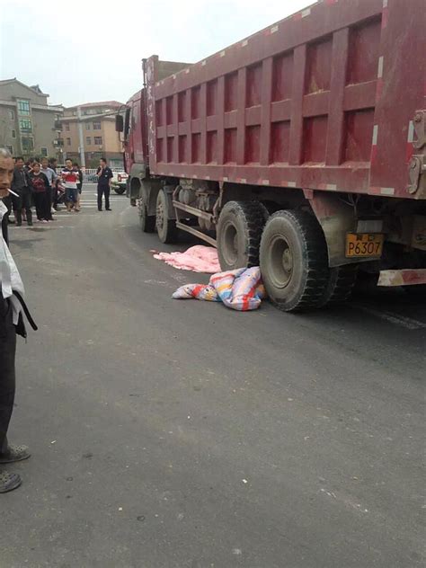 北京南六环大红门桥下，一女子车祸身亡_新闻频道_中国青年网