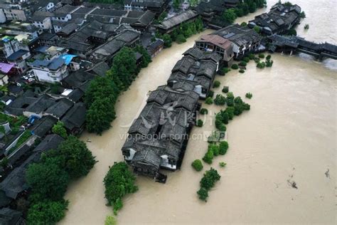 重庆6月下旬历史上首次发布洪水红色预警（航拍现场）_綦江