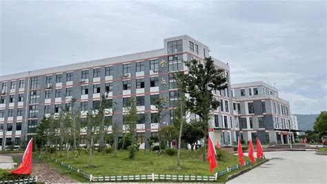 校容校貌 - 学校概况 - 广西柳州化工技工学校