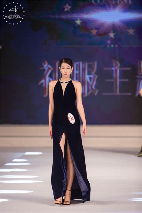 在2021IMC上海国际模特大赛总决赛中我院学生笱祖媛荣获全场总冠军、江锦茹荣获亚军