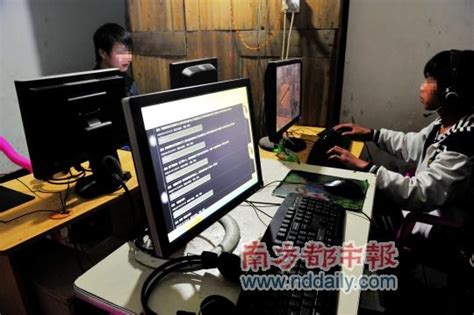 武汉两青少年上网时唱歌引争执 一少年被当场刺死_湖北频道_凤凰网
