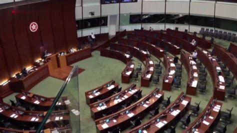 香港特区立法会会议厅换上国徽_凤凰网视频_凤凰网